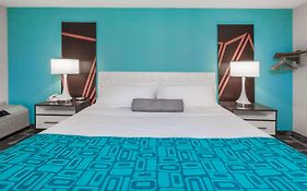 Howard Johnson By Wyndham Romulus Detroit Metro Airport