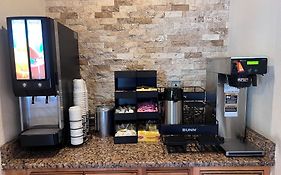 Howard Johnson By Wyndham Romulus Detroit Metro Airport